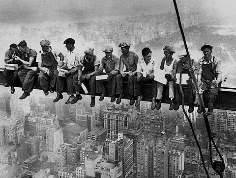 Irish-workers-lunching-on-a-steel-beam.jpg