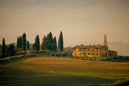 Best Places to Retire in Europe: Tuscany farm house image-beautiful retirement place in Italy