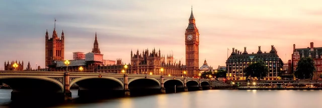 Ship a Car to the UK England Big Ben Skyline