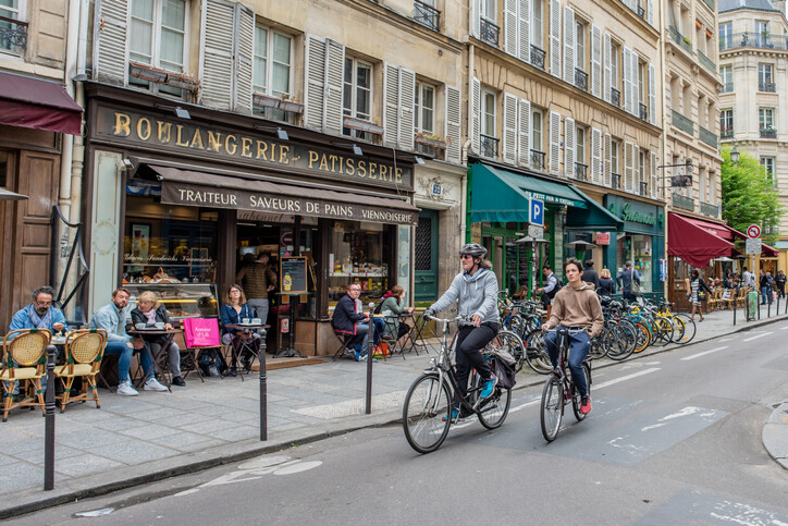 Cycling in Paris